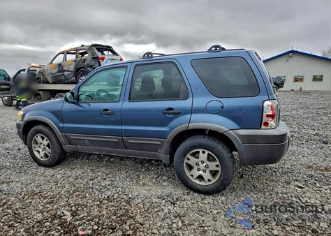 2005 Ford Escape Xlt z USA, uszkodzony, nr VIN 1FMYU93185KC22213